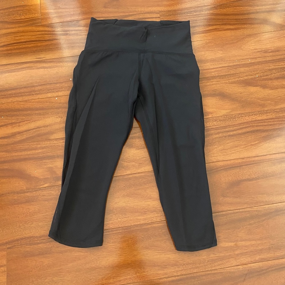 Lululemon Capri yoga pants with mesh siding